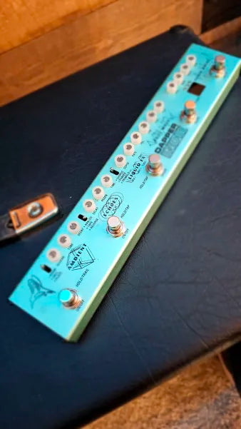 Valeton Dapper Indie Effect Strip with Tuner